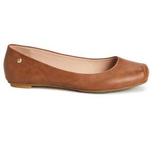 Tahari Girl Flats